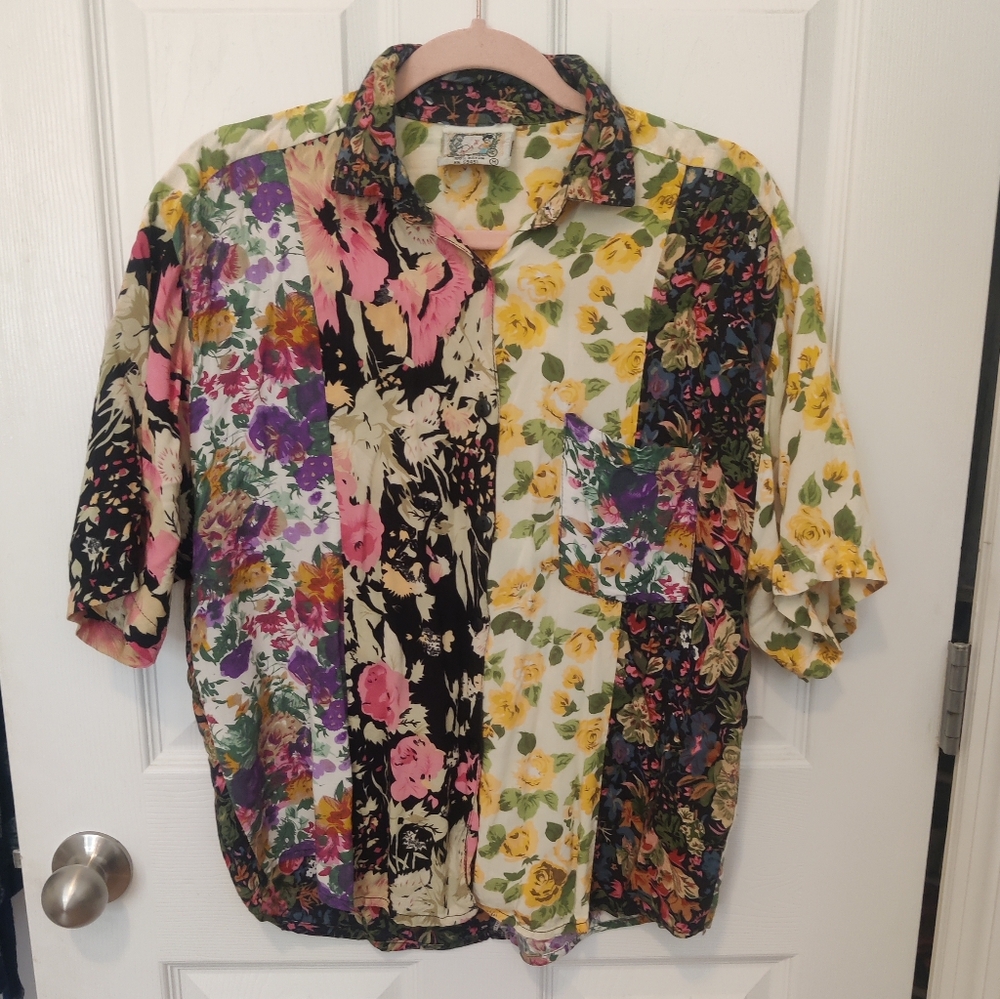 Thumbs up Vintage Floral funky button-up top